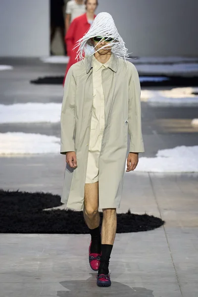 Look 10